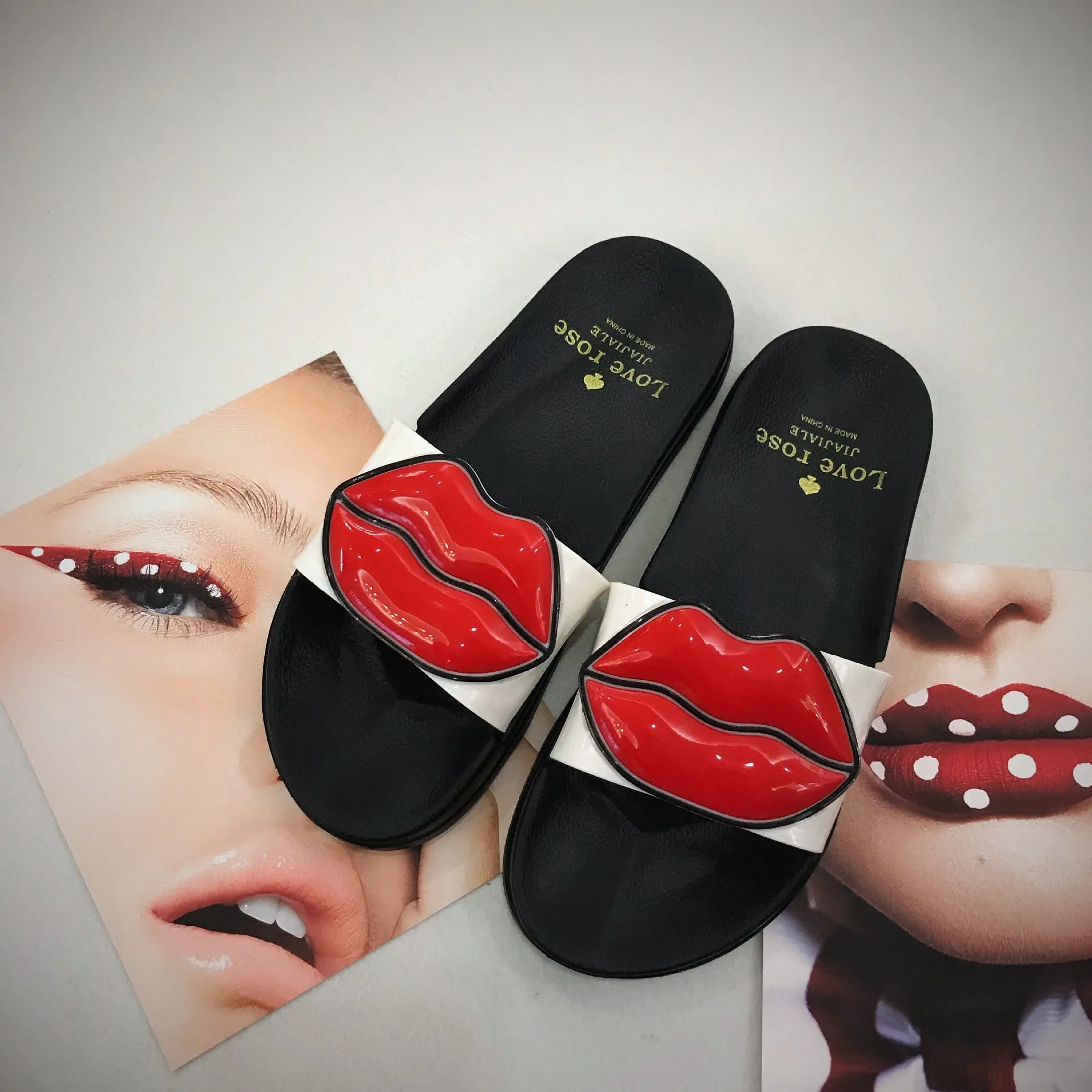 Women's Non-Slip Sweet Lips Slippers